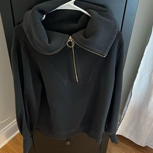 Varley black vine pullover